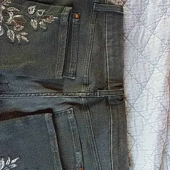 Jen 7 For All Man Kind - Picture 4 of 4